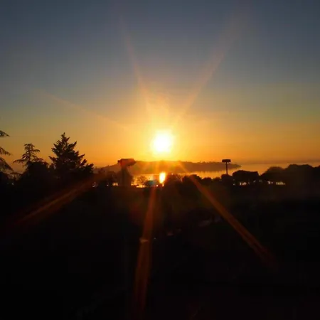 Mansion In Near Zocco 別荘